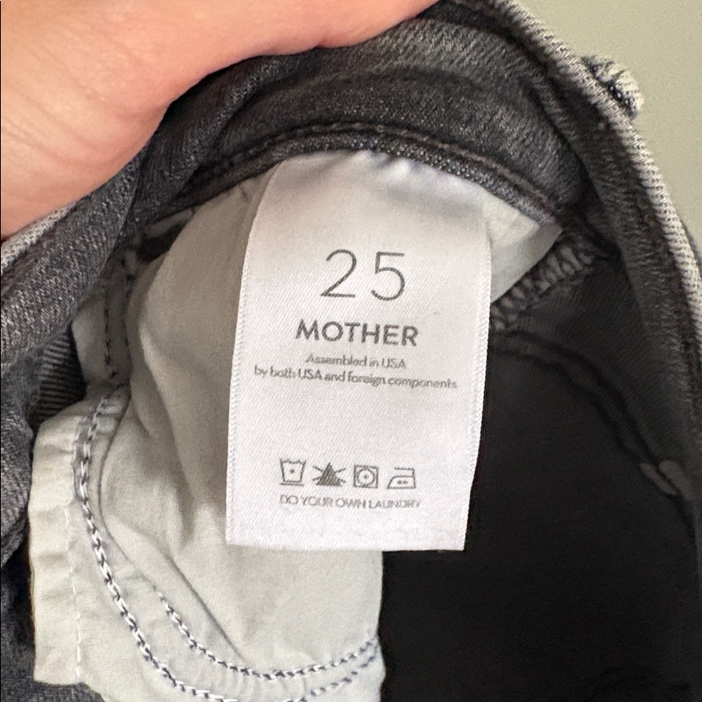 MOTHER Black Cropped Ankle Jeans - Picture 3 of 4